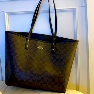 Gently used Coach bag that will go perfect with a great pair of jeans